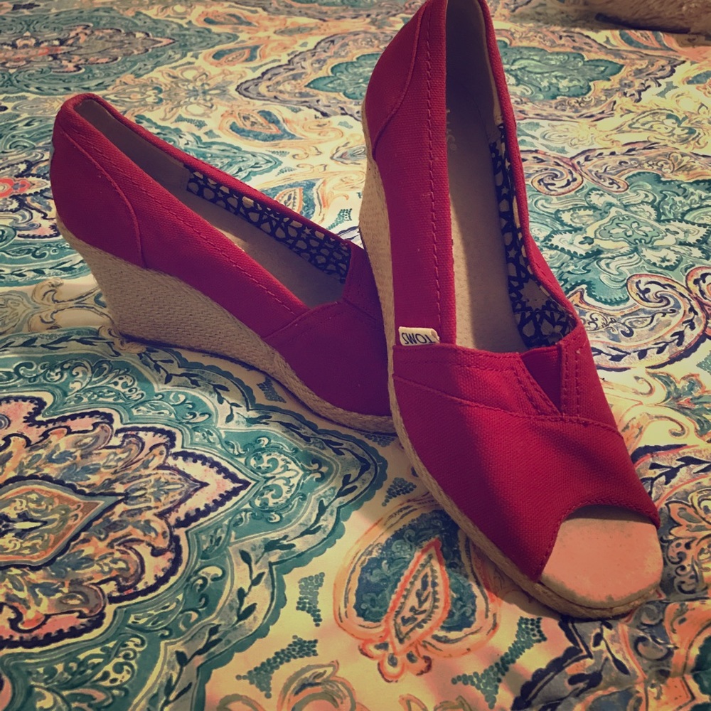 TOMS wedges