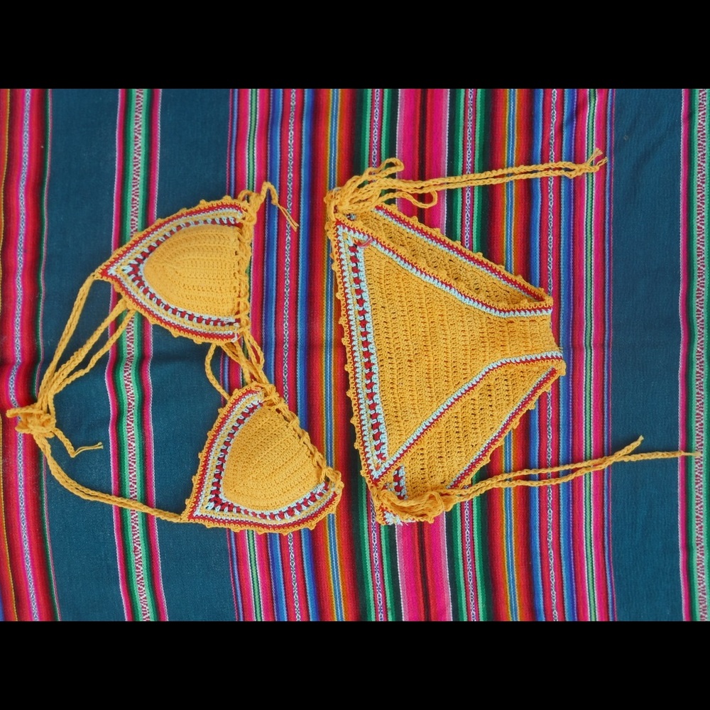 Crochet bikini - size xs - never worn !