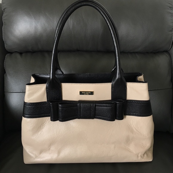 kate spade Handbags - Kate Spade Nude & Black Handbag!