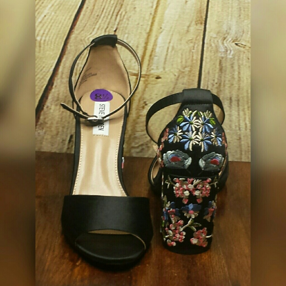 Steve Madden Delilah Satin Embroidered Size 8 1/2M