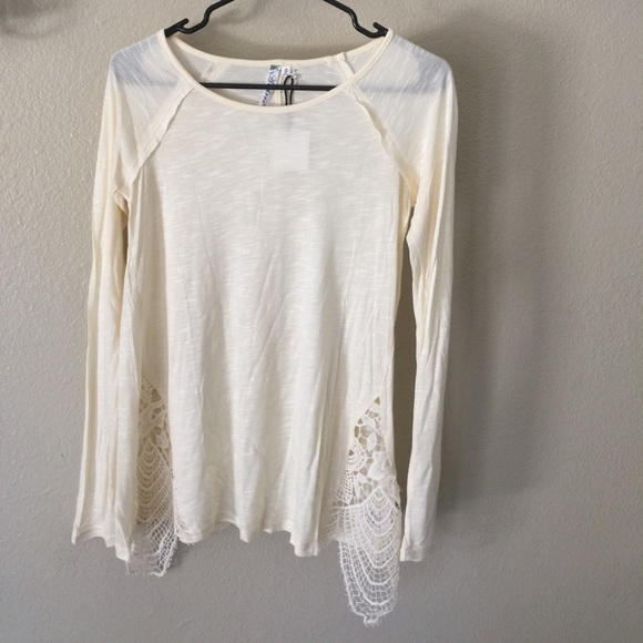 ⚜️NWT! 🎉SALE🎉BOHO Lace Bottom Top🆕⚜️ Size S - Picture 2 of 5