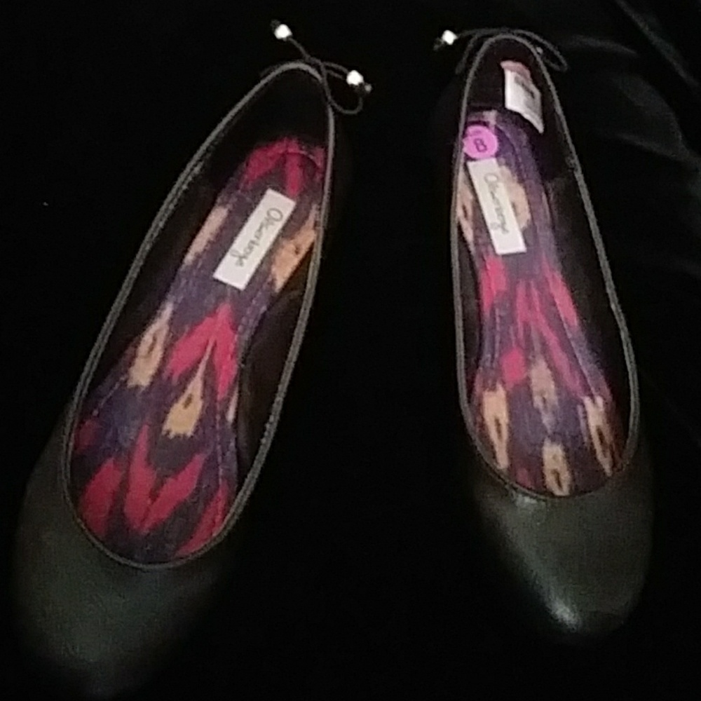 Olsenboye ballet flats w gold tone trim-size 8