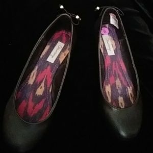 Olsenboye ballet flats w gold tone trim-size 8