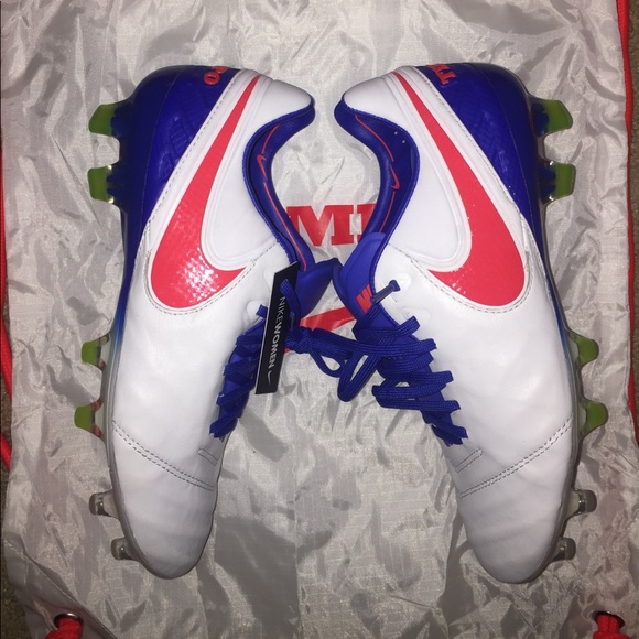 Nike Shoes - Nike tiempo legend