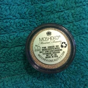 Mosheko eyeshadow