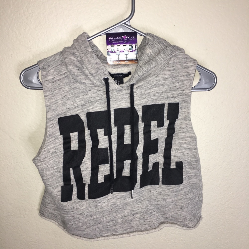 •REBEL CROPPED HODDIE SWEATSHIRT•