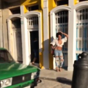 Meet your Posher, Ariela