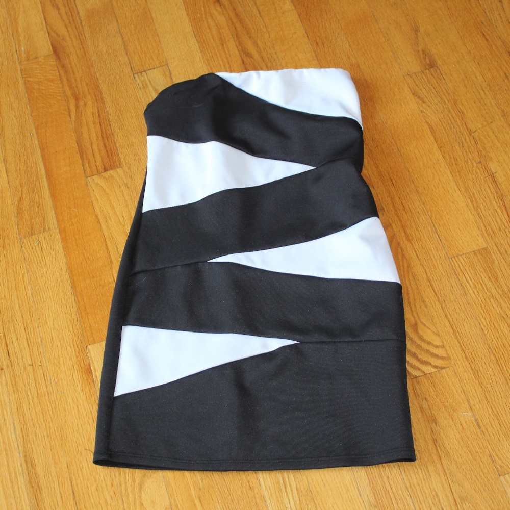 Body con black and white dress!