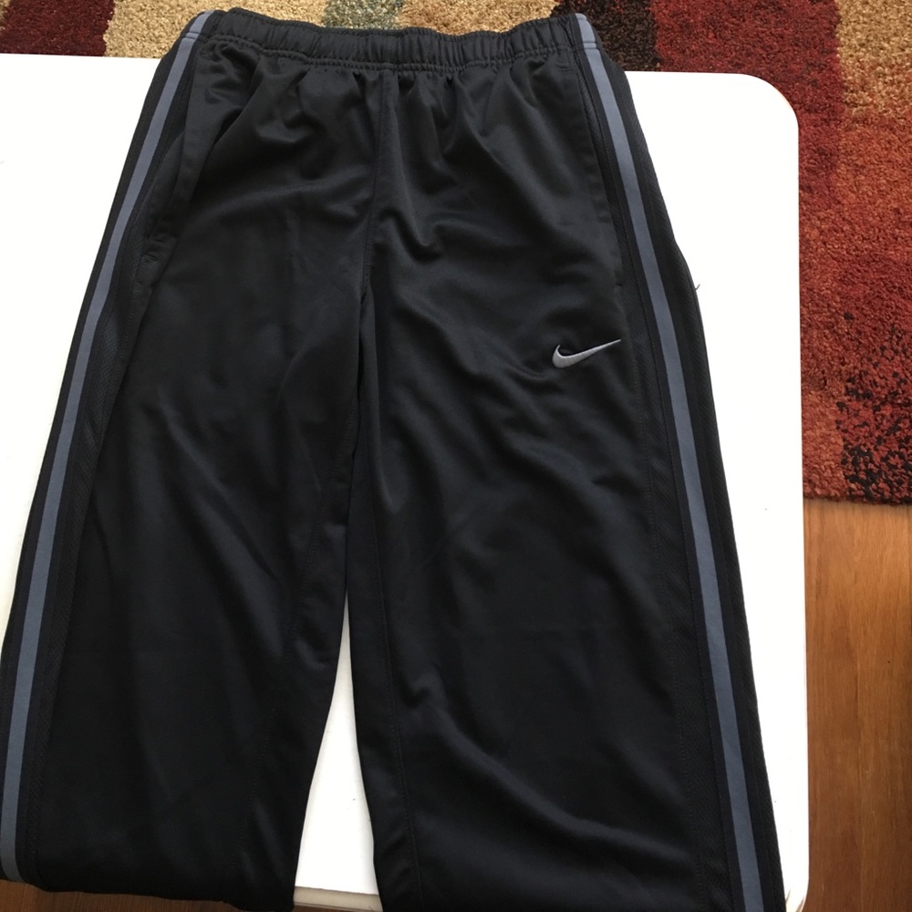 Nike sweatpants. Thin material.  No flaws