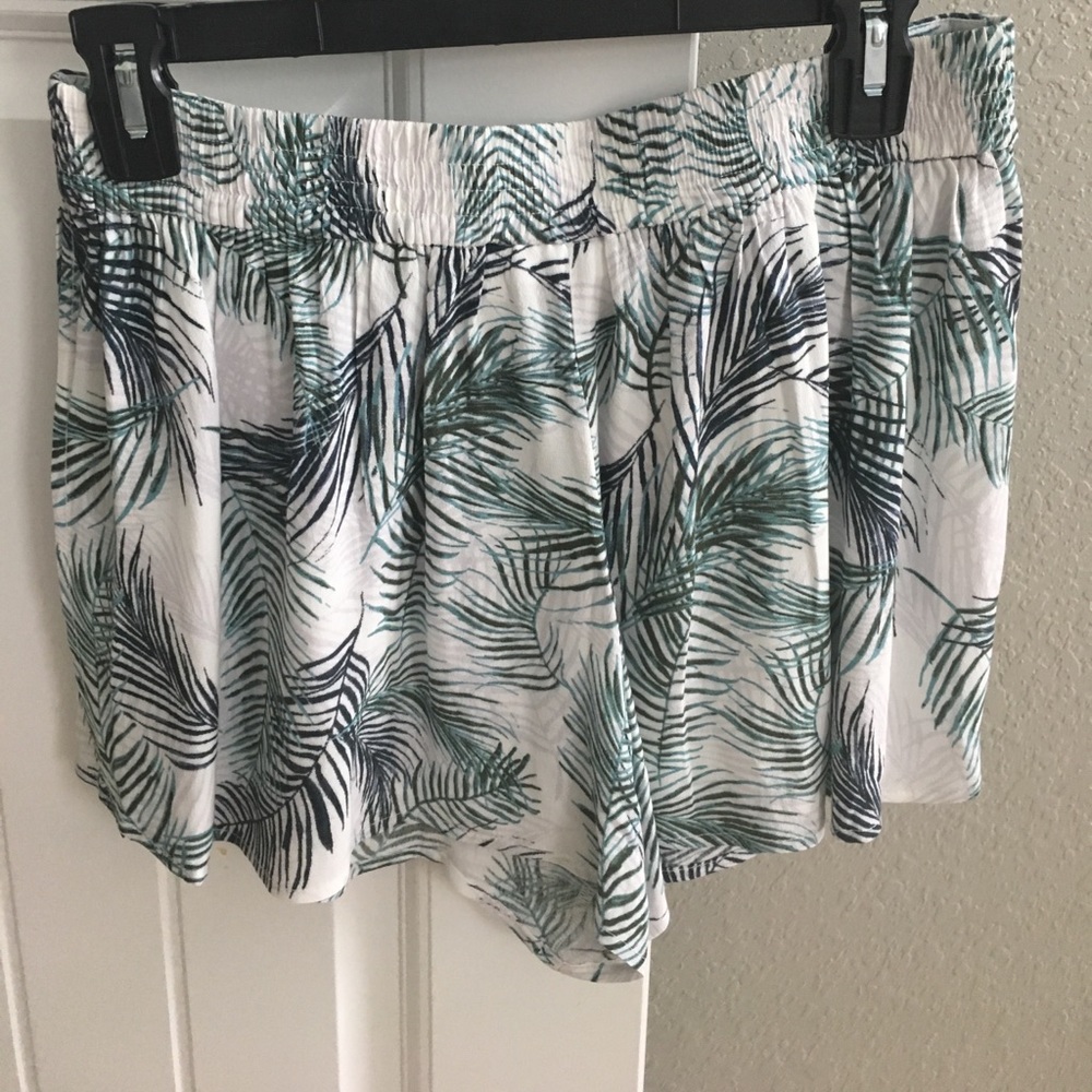 Women's Nordstrom BP Palm print shorts - Picture 3 of 3