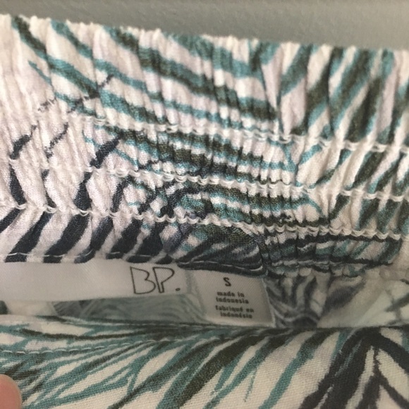 Women's Nordstrom BP Palm print shorts - Picture 2 of 3