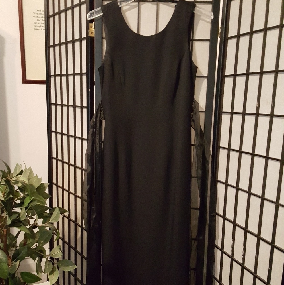 This Datiani design dress is a formal wear.