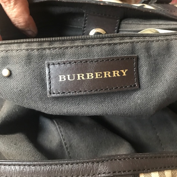 Burberry purse, Lrg size - Picture 3 of 8