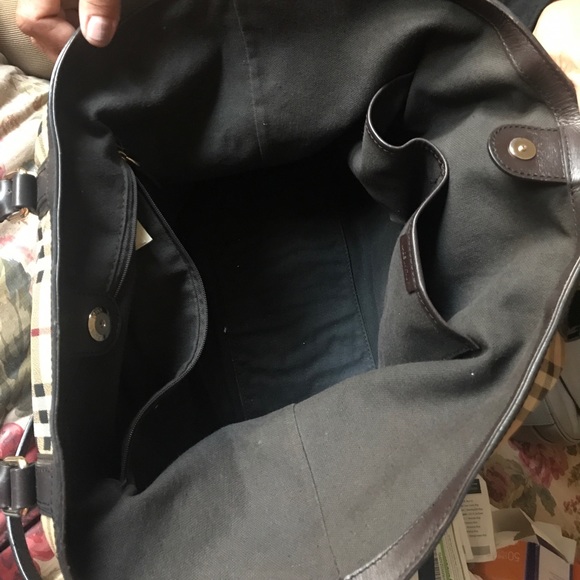 Burberry purse, Lrg size - Picture 4 of 8