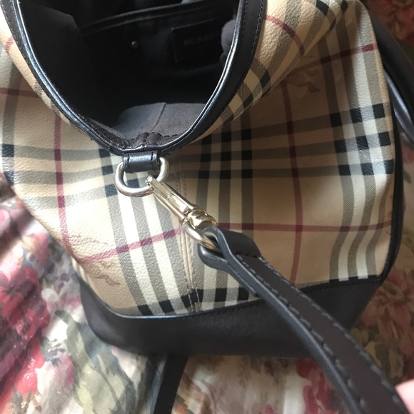 Burberry purse, Lrg size - Picture 5 of 8