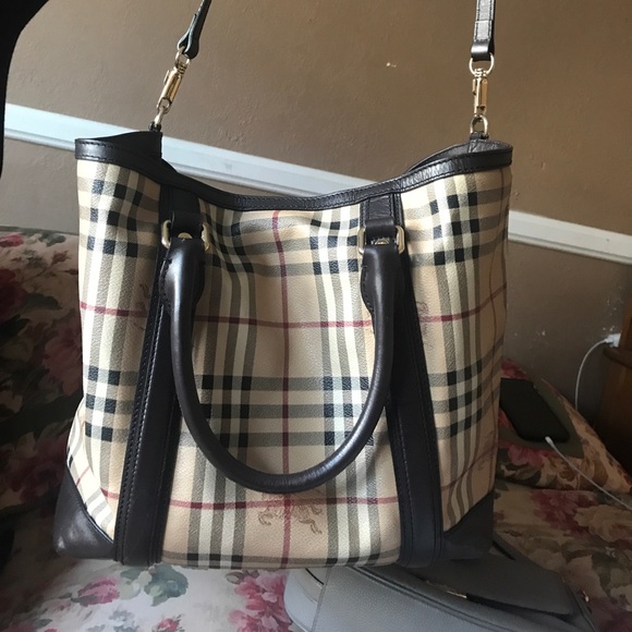 Burberry purse, Lrg size - Picture 8 of 8