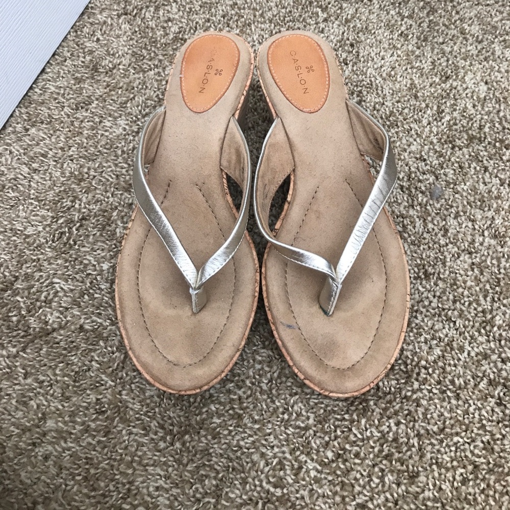 Caslon platform flip flops