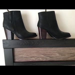 Silence + noise half-stacked heeled ankle boots.