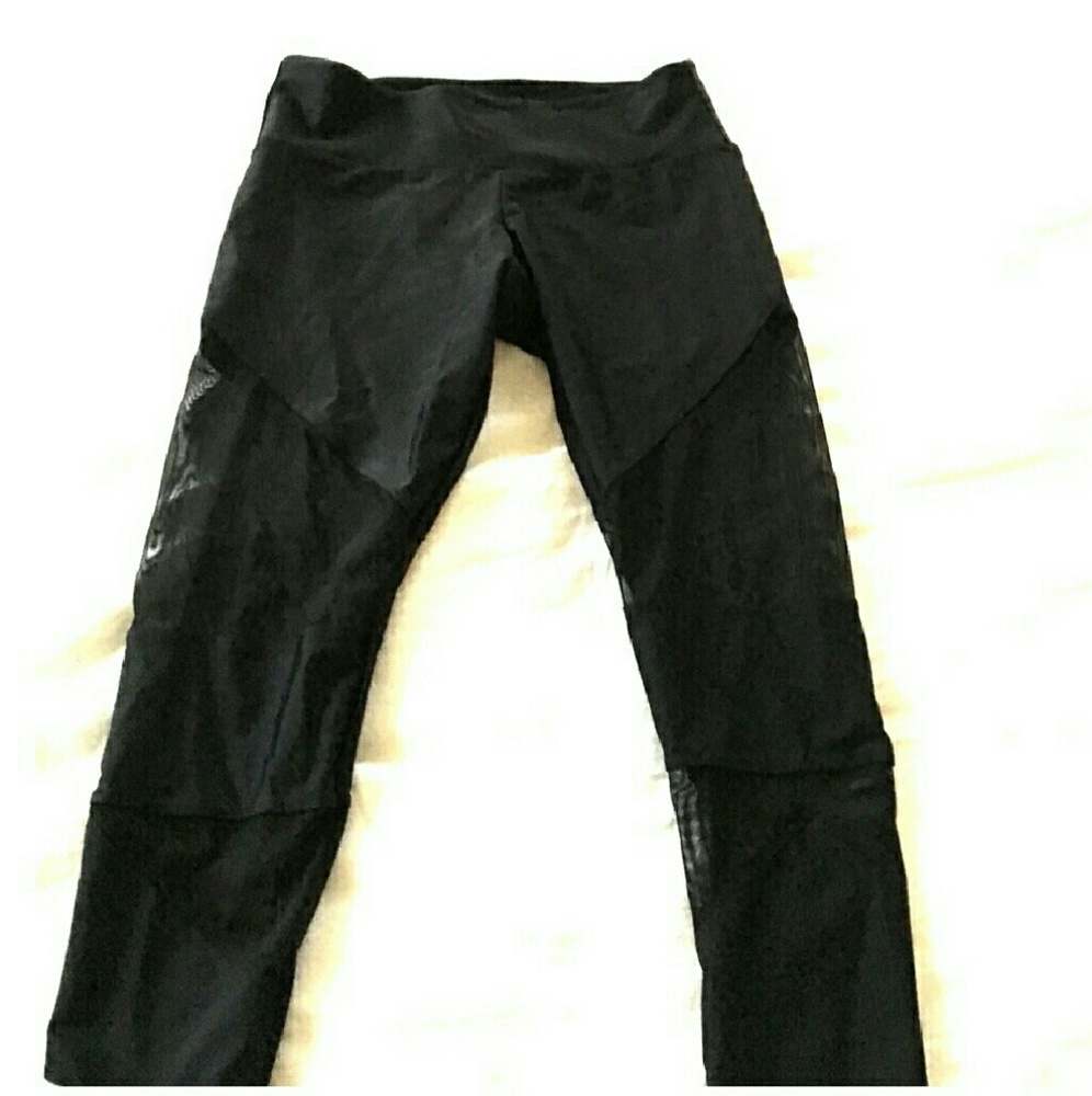 Onzie XS Black Mesh Capri Yoga Pants