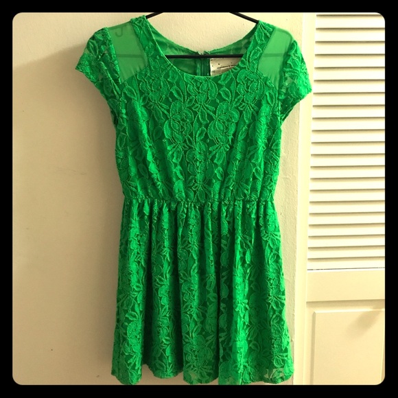 ⭐️LAST CHANCE⭐️ Green Dress, size medium - Picture 1 of 3