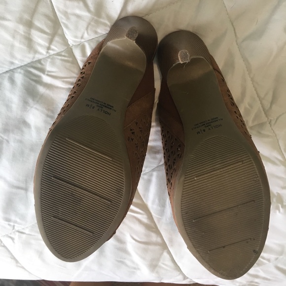 ✨ NWOT ADORABLE SLIP ON HEELS✨ - Picture 3 of 7