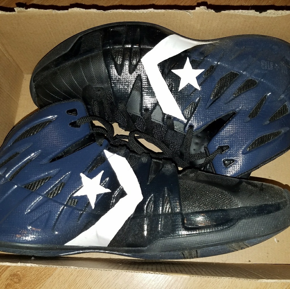 Converse basketball shoes size 9 men's new in box