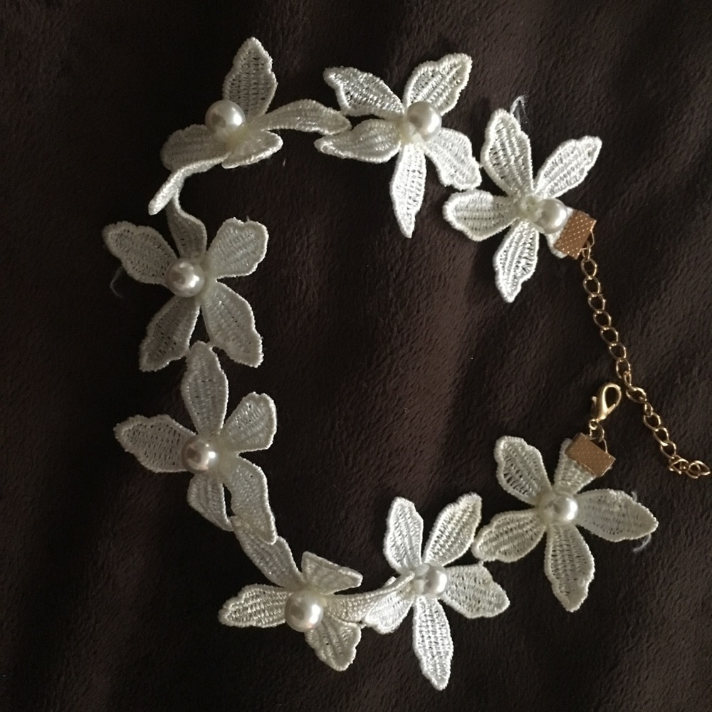 Delicate Daisy Choker