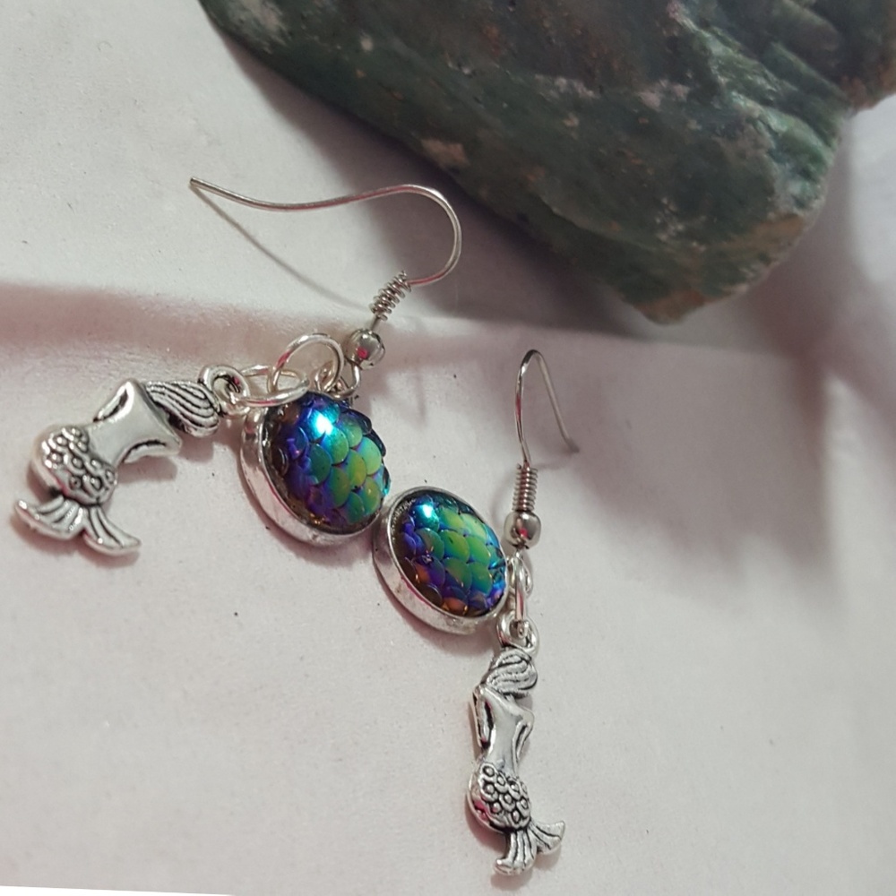 EARRINGS~HANDCRAFTED MERMAID/FISH SCALE PENDANT EARRINGS UNIQUE MERMAID ~NWT