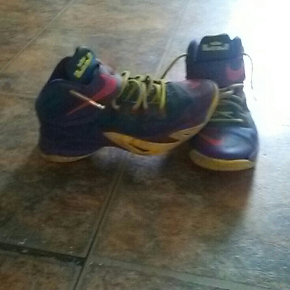 Lebron soldier 8 VIII superman blue and yellow