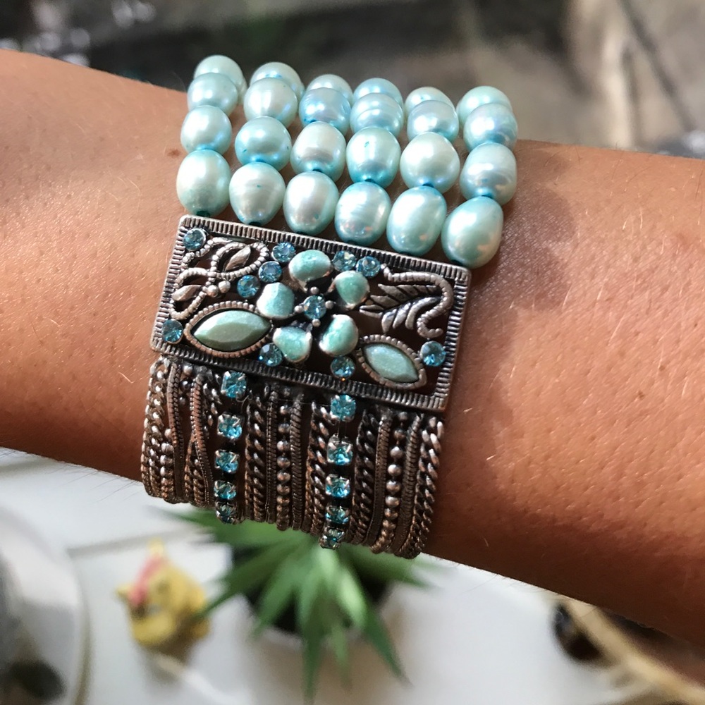 Blue beaded bracelet
