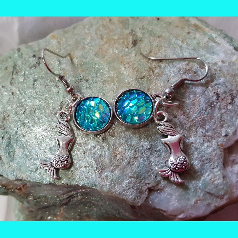 EARRINGS~HANDCRAFTED MERMAID/FISH SCALE PENDANT EARRINGS UNIQUE MERMAID ~NWT