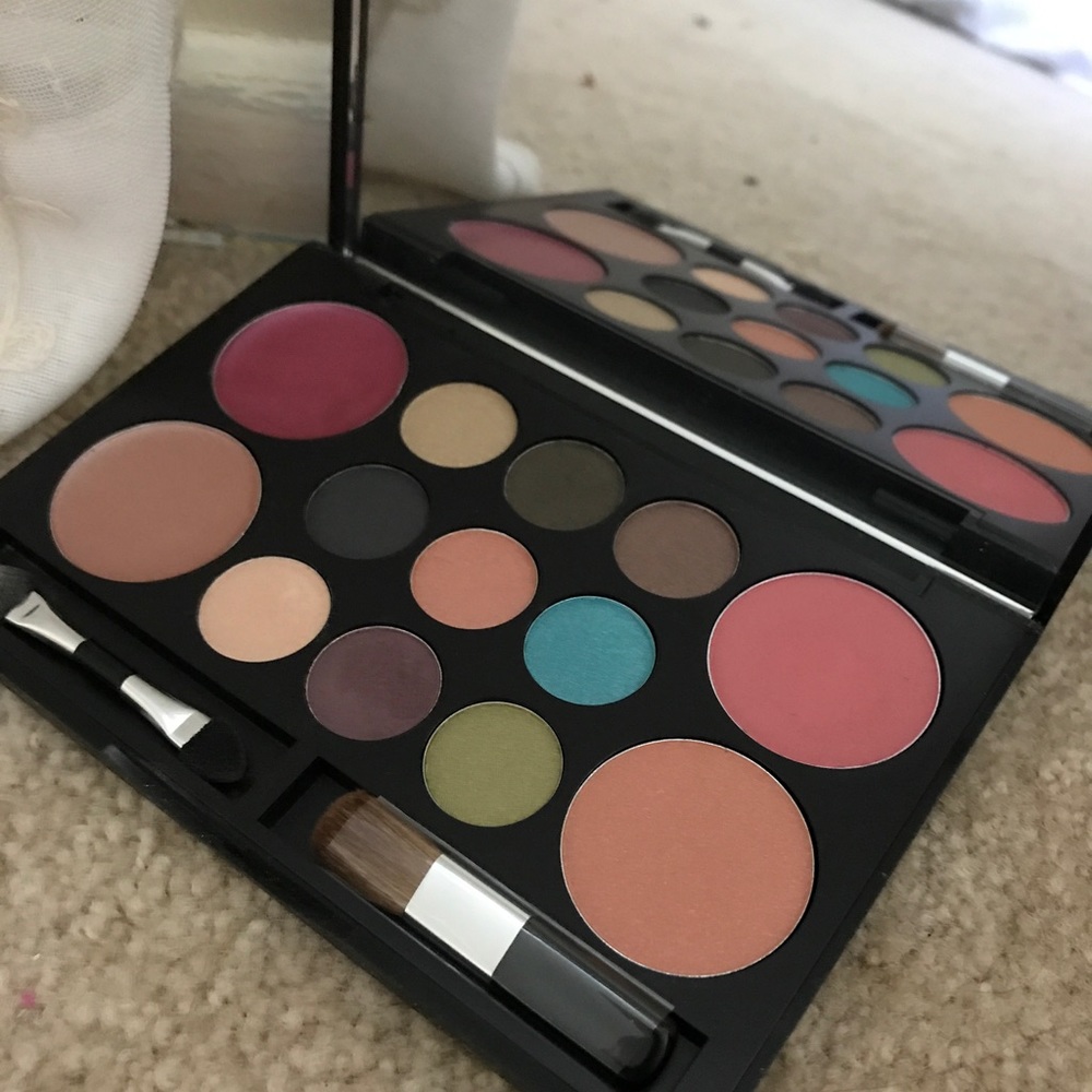 Eyeshadow palette