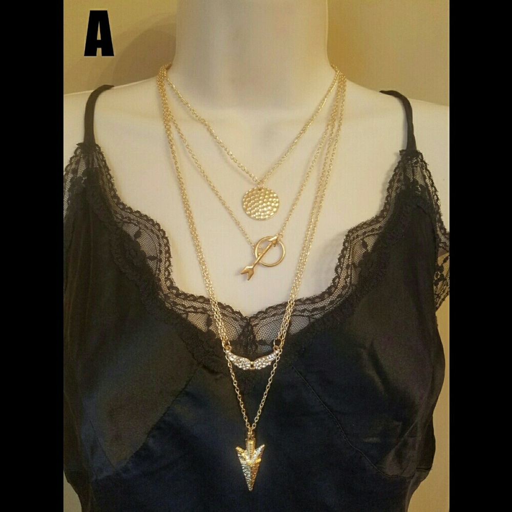 ♡Pretty Goldtone Necklace