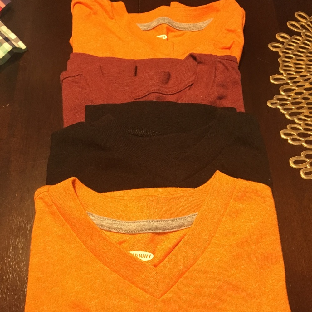 Old navy size 5T T-shirts