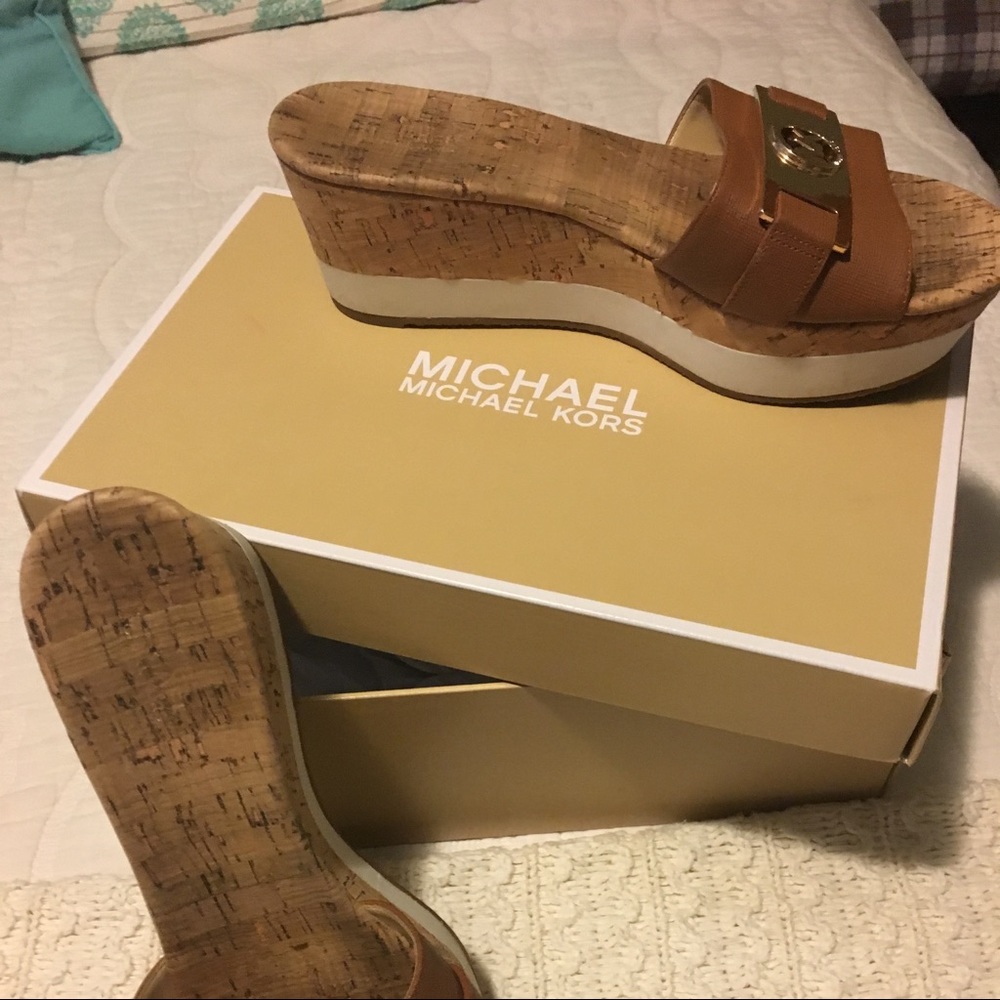 Michael Kors  Warren Platform Size 8 M