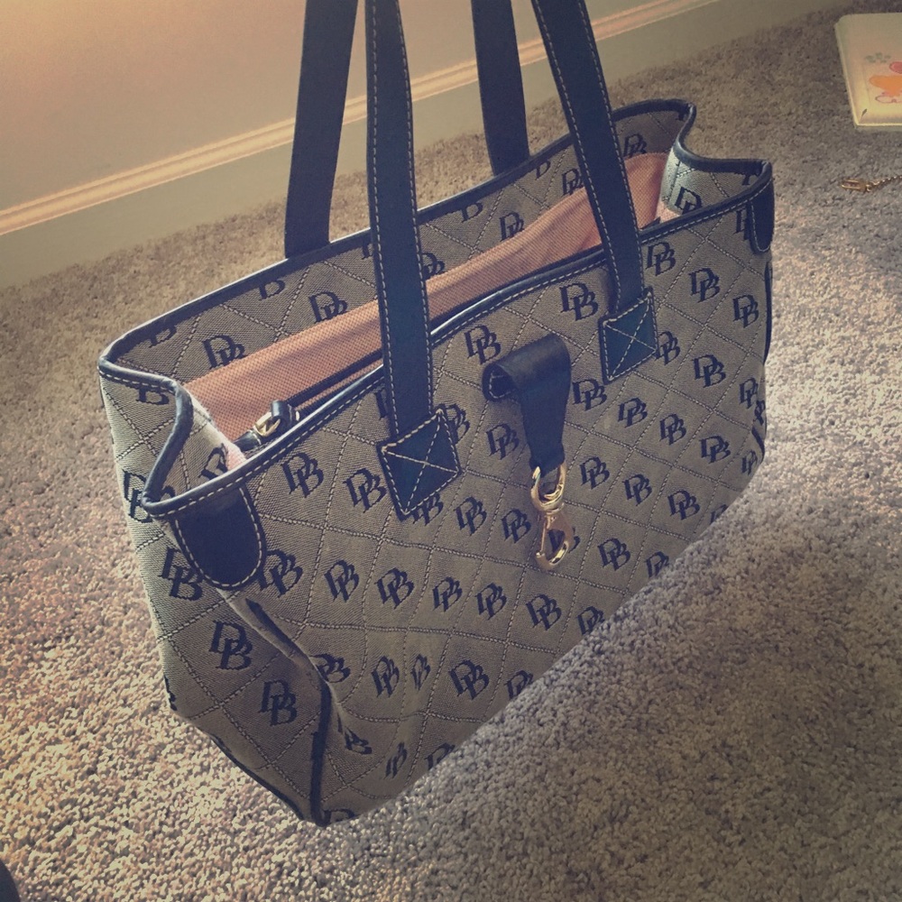 Dooney & Bourke bag