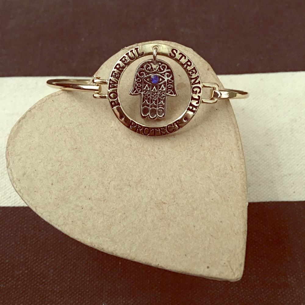 Beautiful gold Hamsa bracelet