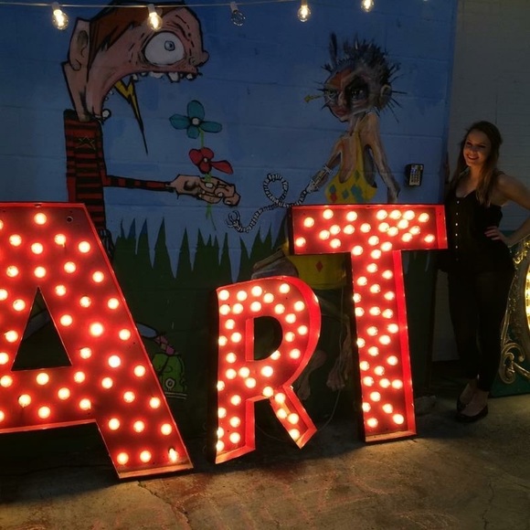 Meet the Posher - Picture 7 of 7