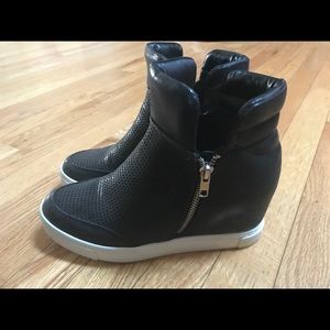 Steve Madden LINQ sneaker wedges size 8