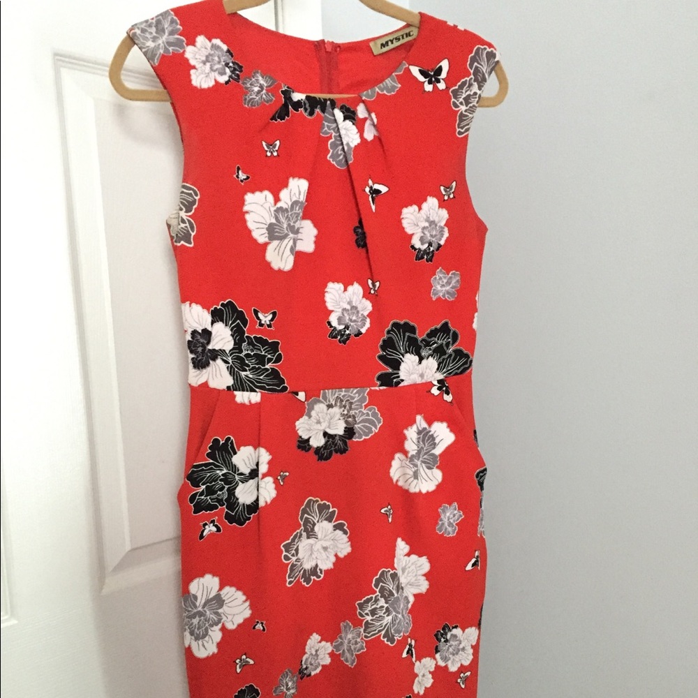 Bright floral 2 pocket dress