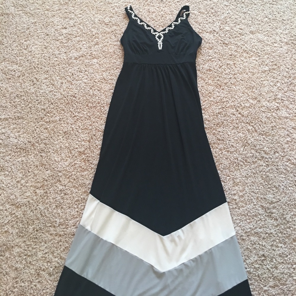 Black white and grey MAXI size Small