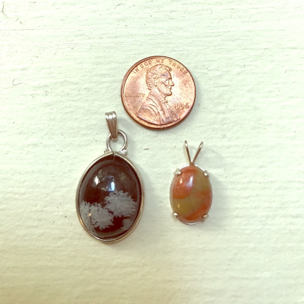 2 Pendants