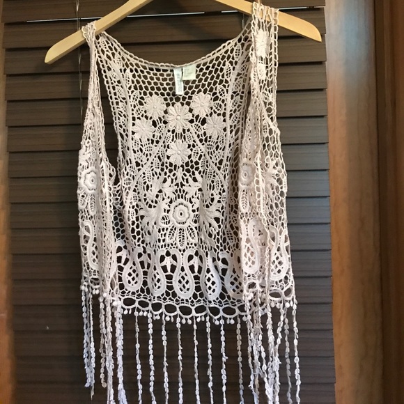 Vintage inspired crocheted vest - Picture 1 of 3