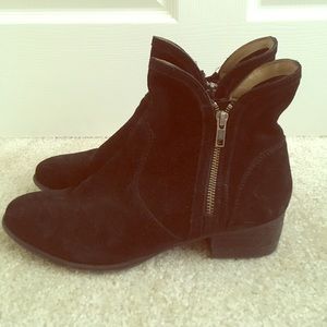 Seychelles Size 9 Black Suede Zip Up Booties