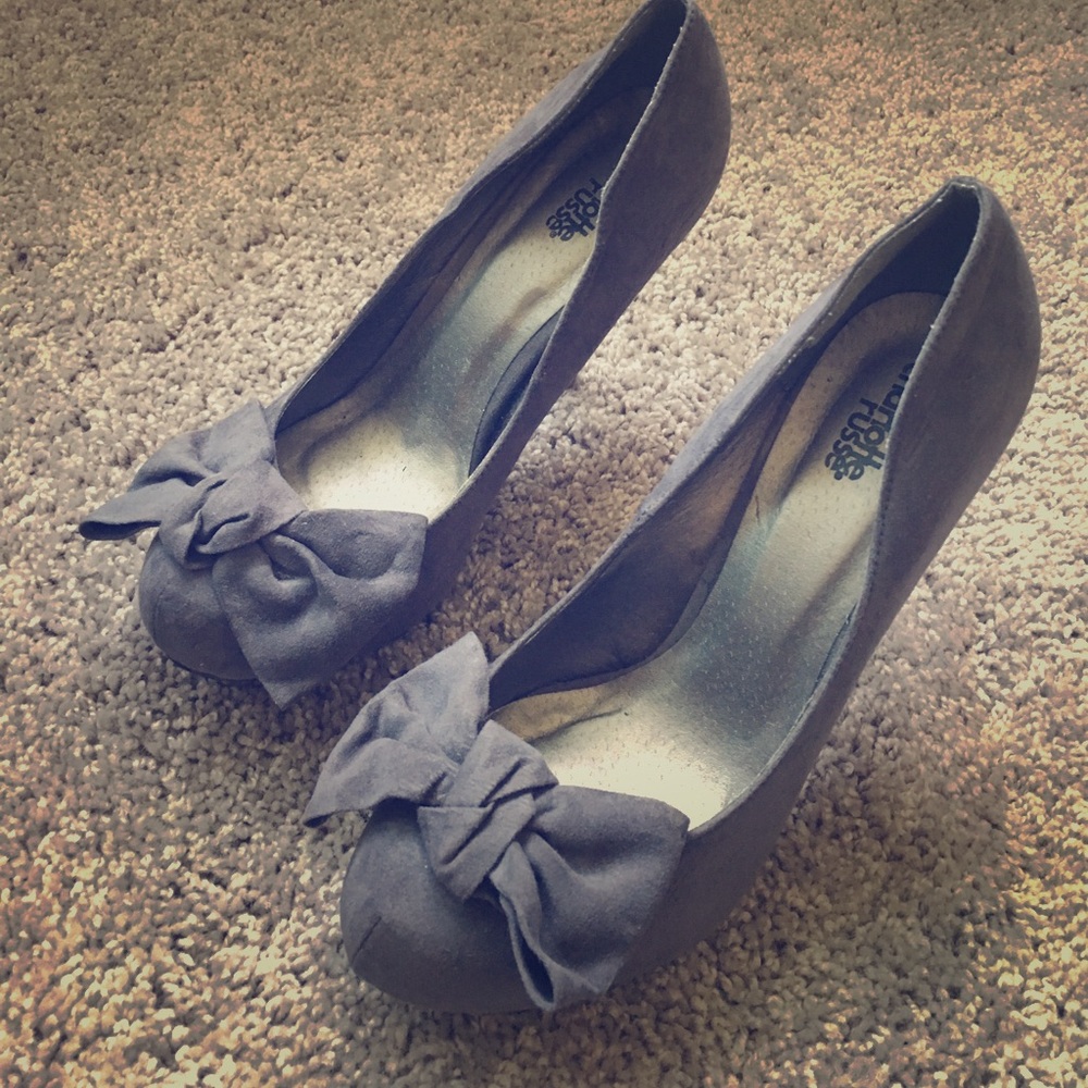 Gray heels