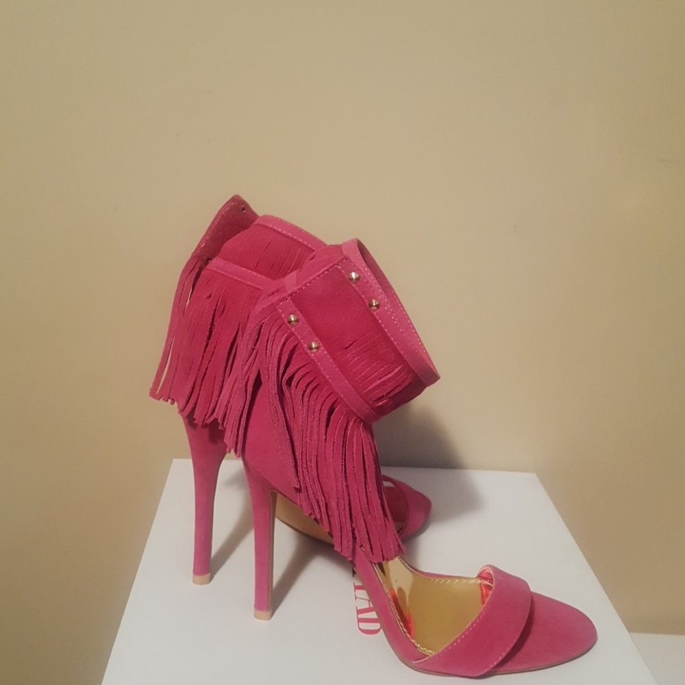 Fuchsia heels - Picture 2 of 4