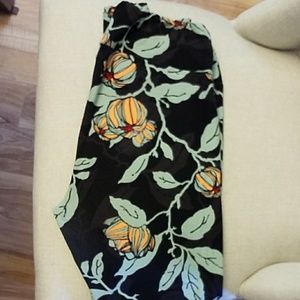 Lularoe - TC leggings black with orange flowers