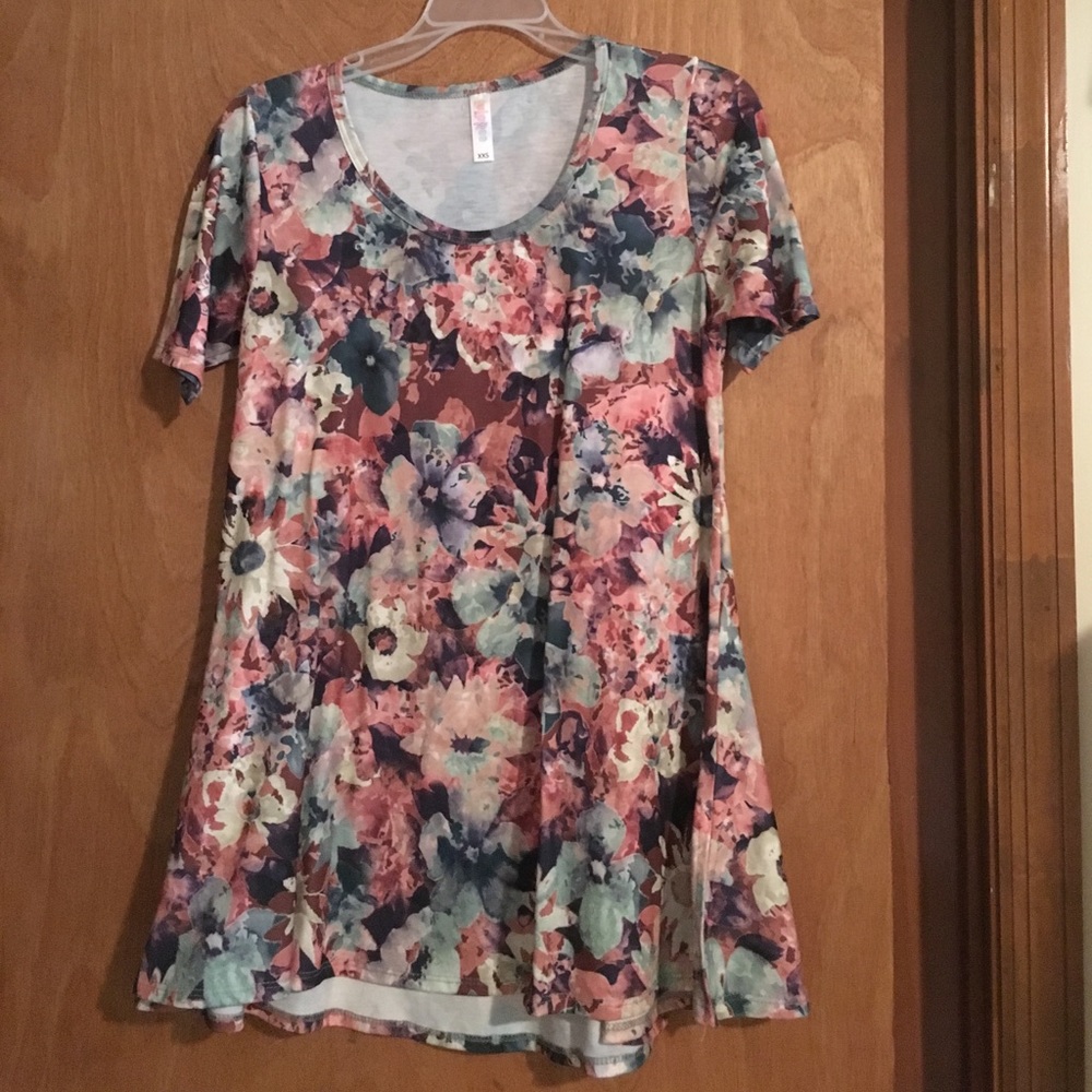NWOT LulaRoe Perfect Tee XXS