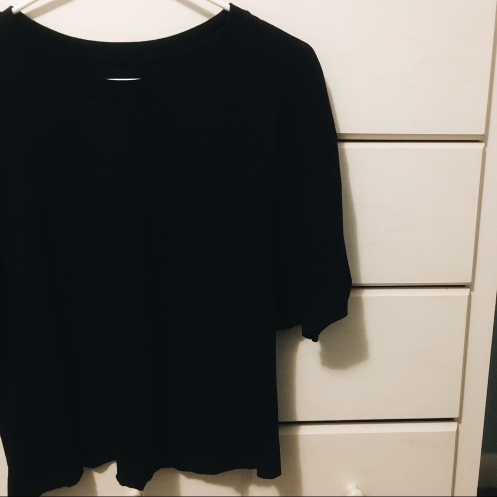 Simple Black Tee