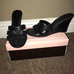 Bandolino Black Wedges